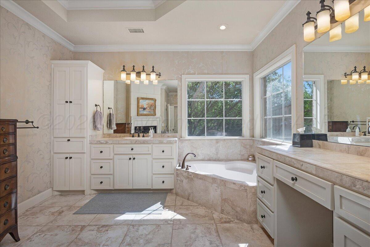 2806 River Birch Place Amarillo, TX 79124 - Photo 18 of 37 18-Primary Bathroom