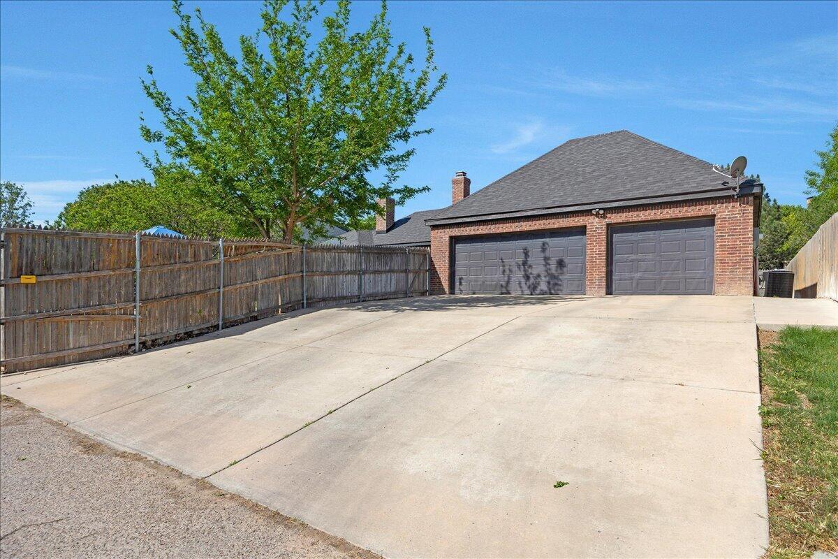 2806 River Birch Place Amarillo, TX 79124 - Photo 37 of 37 37-3 Car Garage