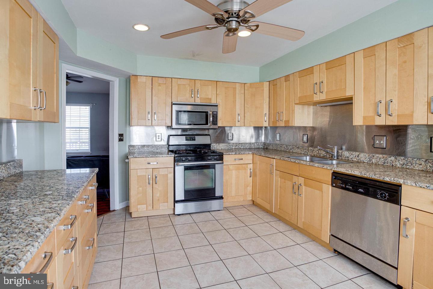14319 Raddock Court Woodbridge, VA 22193 - Photo 2 of 12 Kitchen
