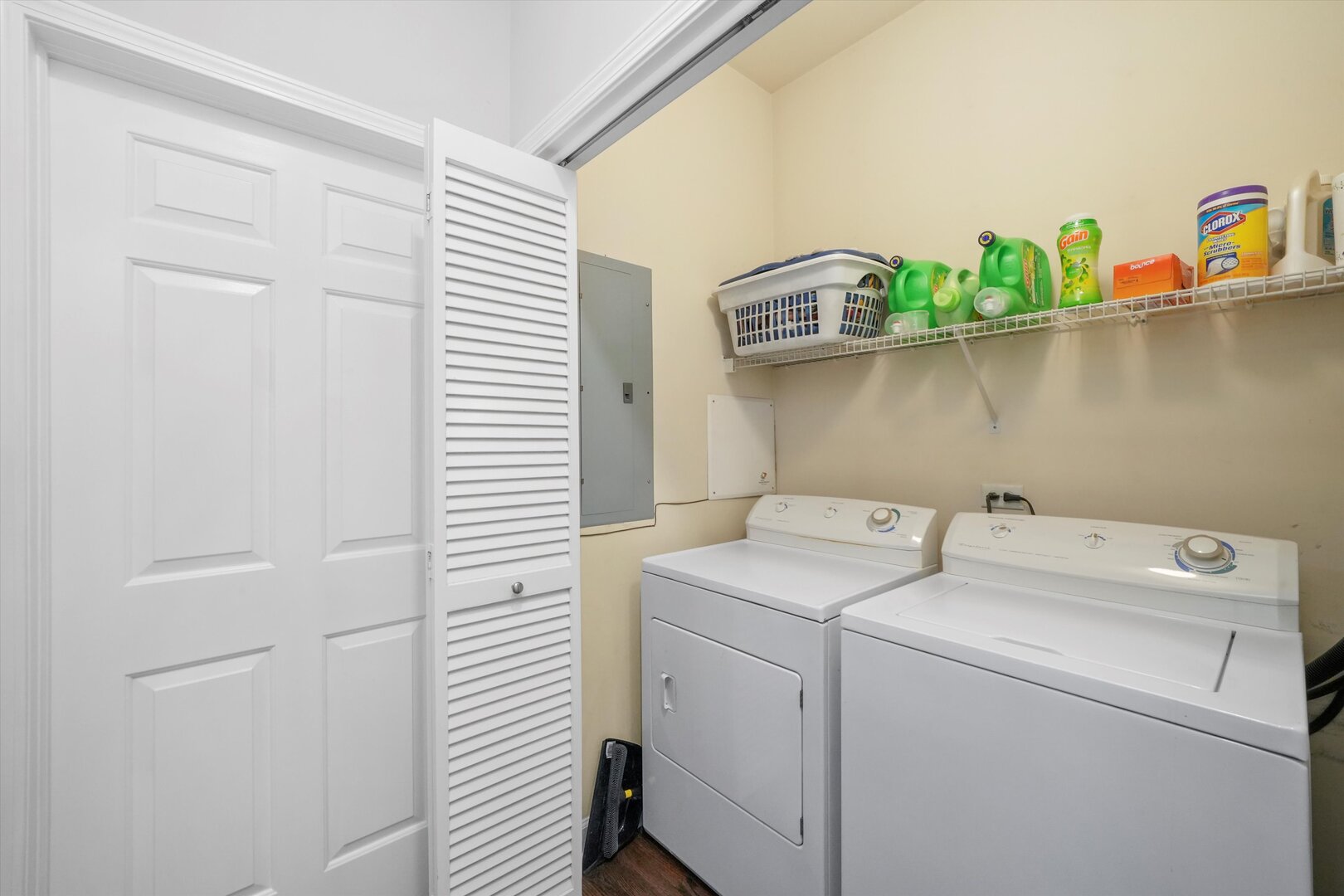 2515 West Harrison Street, Unit 1 Chicago, IL 60612 - Photo 19 of 43 a utility room with dryer and washer