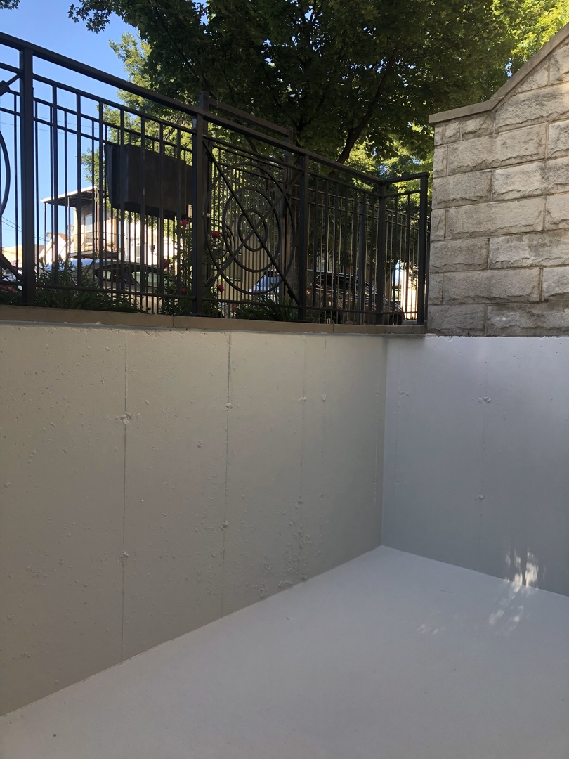 2515 West Harrison Street, Unit 1 Chicago, IL 60612 - Photo 33 of 43 a view of wooden fence