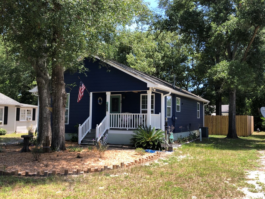 604 4th Street West Carrabelle, FL 32322 - Photo 4 of 35