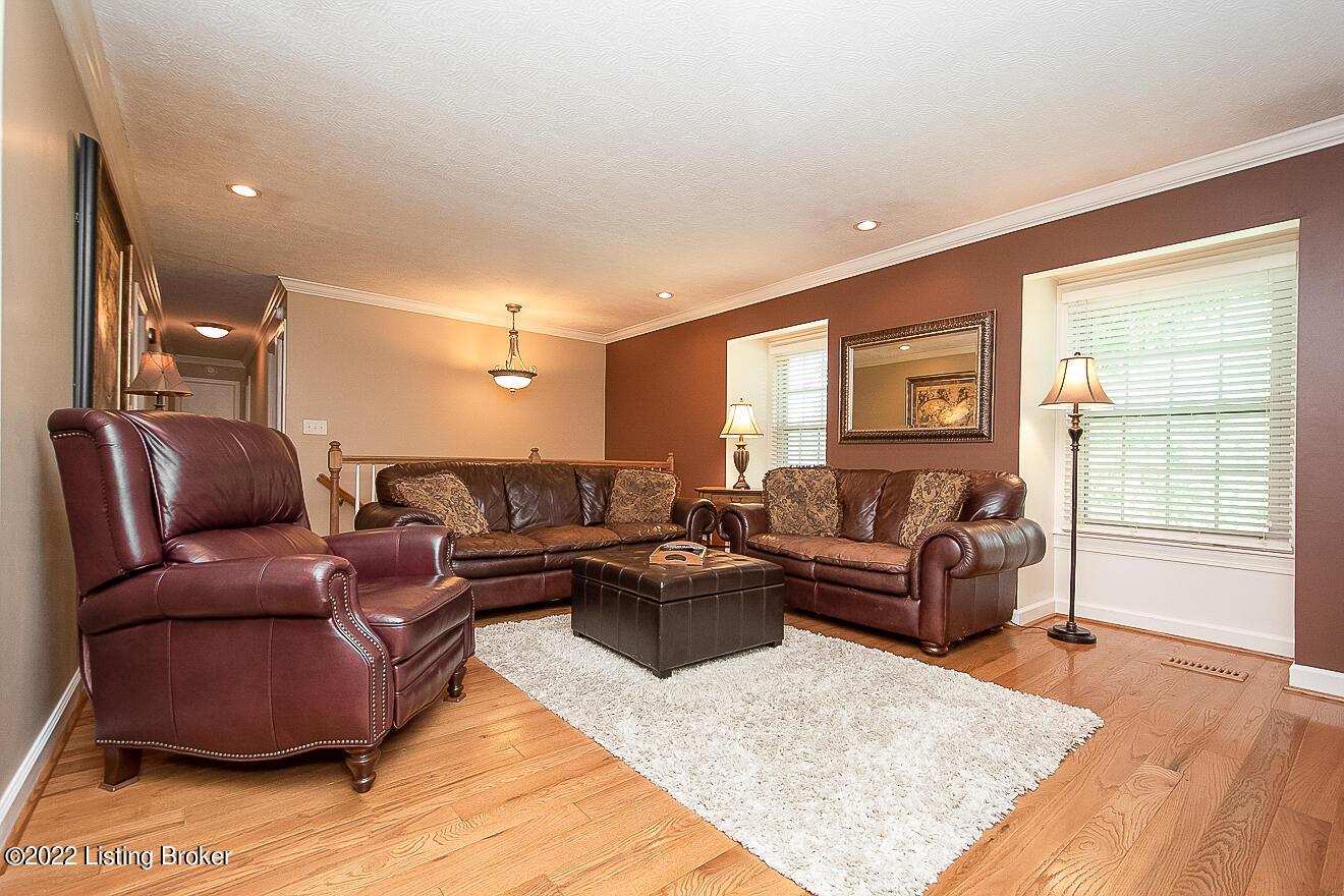 7402 Switch Bark Road Louisville, KY 40228 - Photo 5 of 38 Living Room