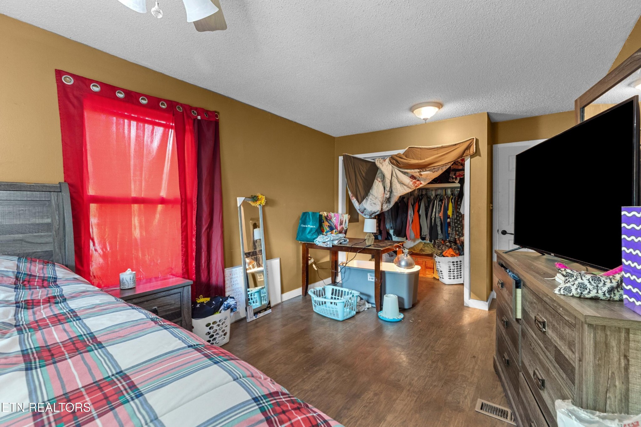 630 South Proctor Boulevard Oneida, TN 37841 - Photo 14 of 32 a living room with furniture and a flat screen tv