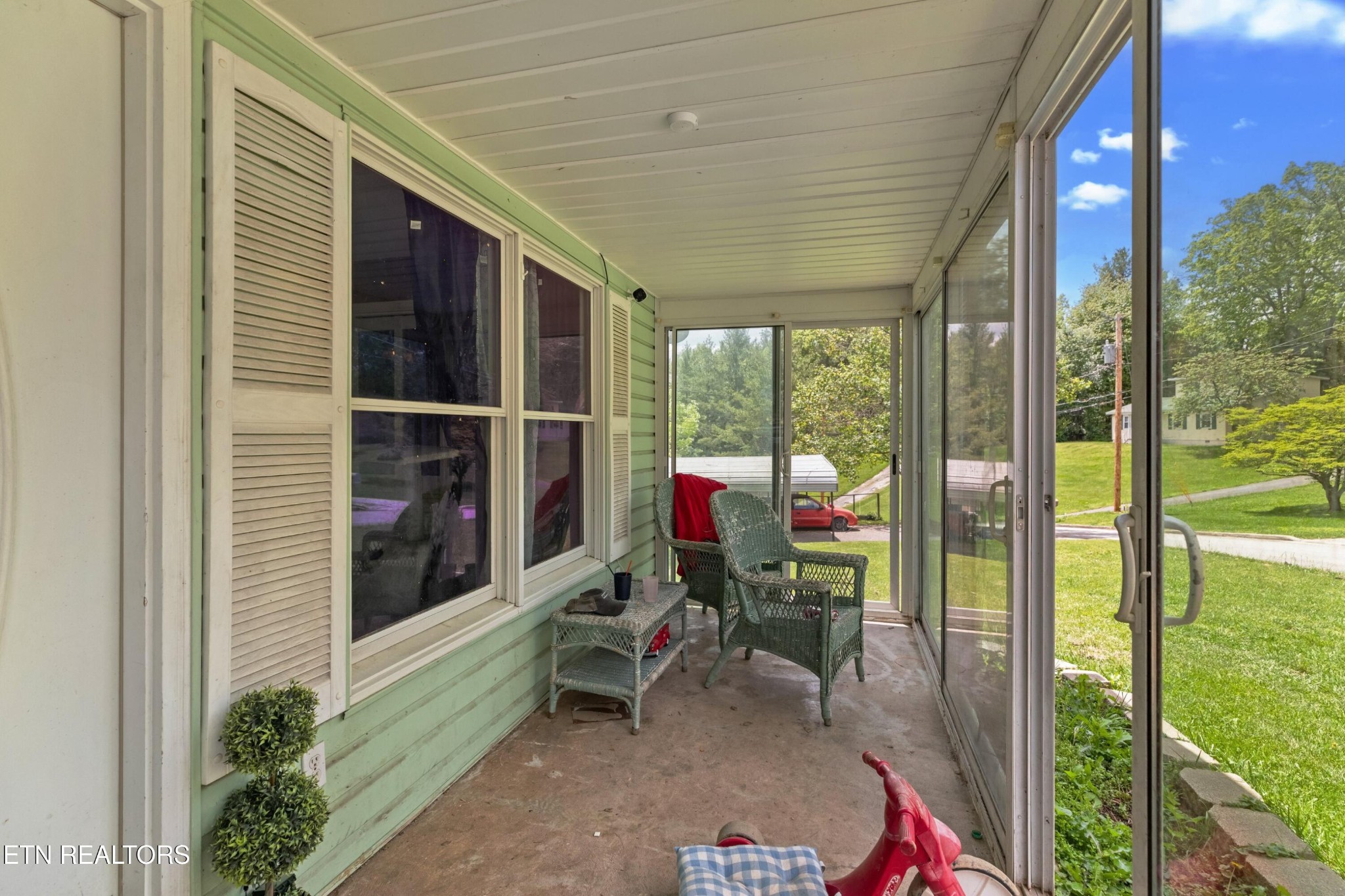630 South Proctor Boulevard Oneida, TN 37841 - Photo 23 of 32 a view of chair in the balcony