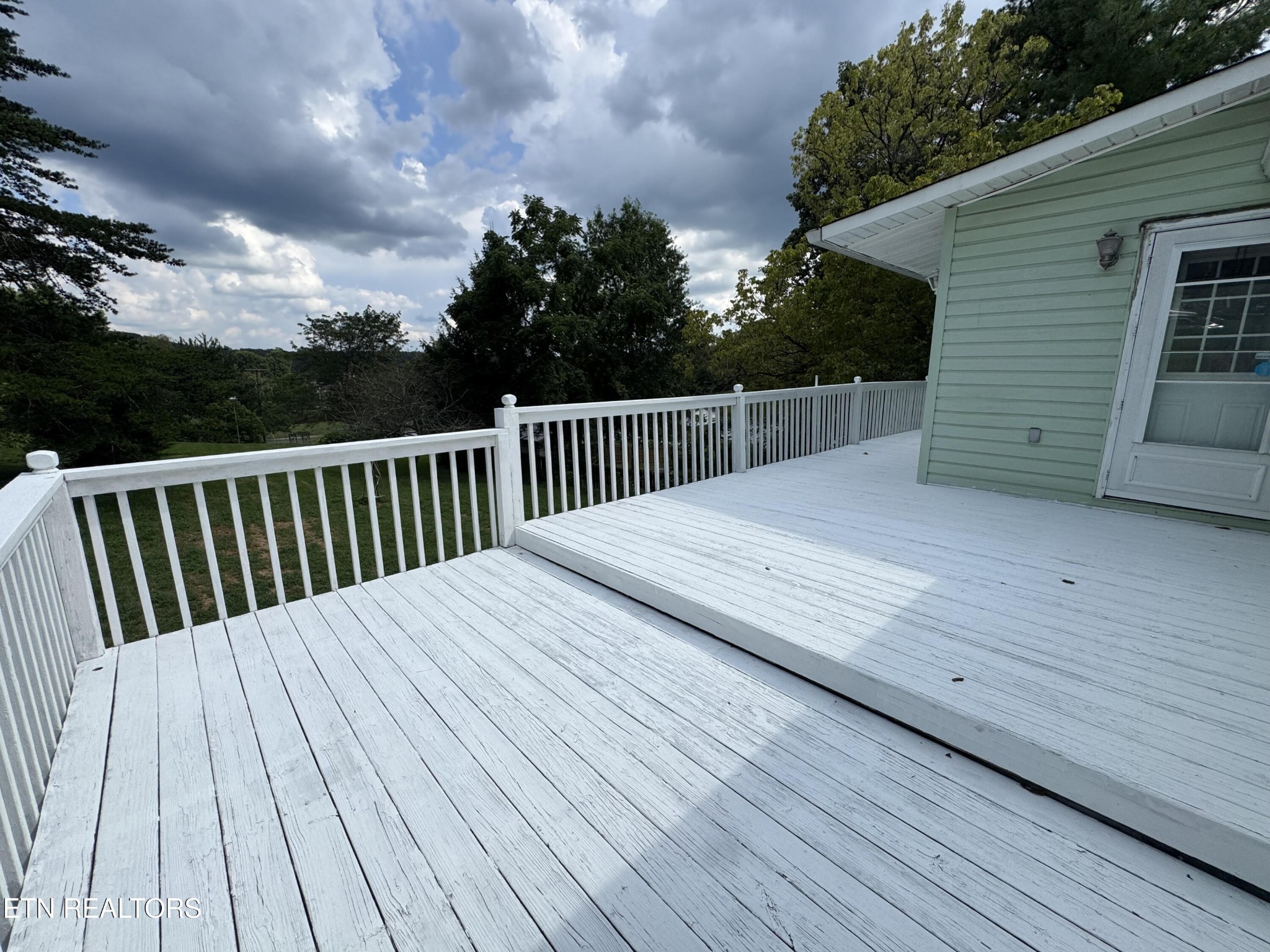 630 South Proctor Boulevard Oneida, TN 37841 - Photo 4 of 32 a balcony with wooden floor and fence