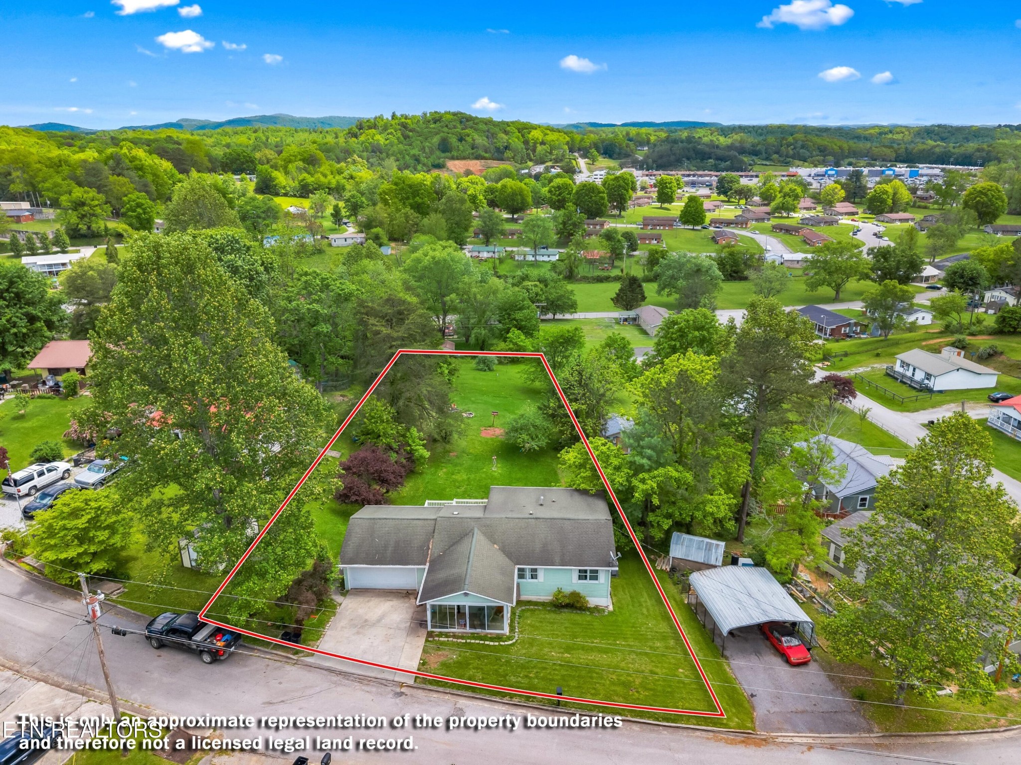 630 South Proctor Boulevard Oneida, TN 37841 - Photo 6 of 32 a view of a yard