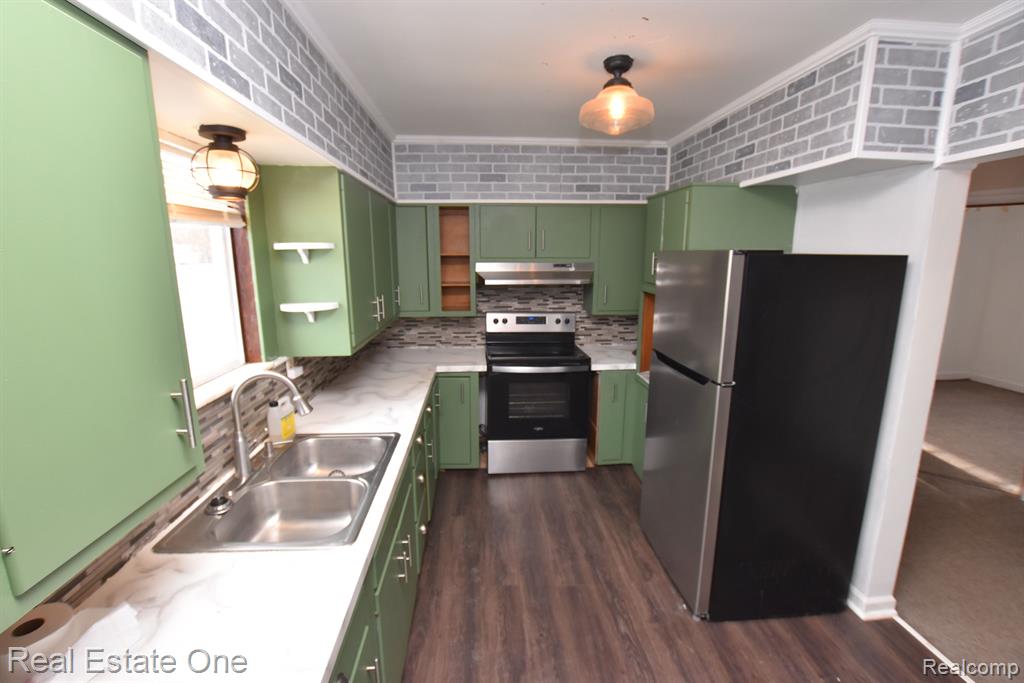 2439 Coldwater Road Flint, MI 48505 - Photo 7 of 18