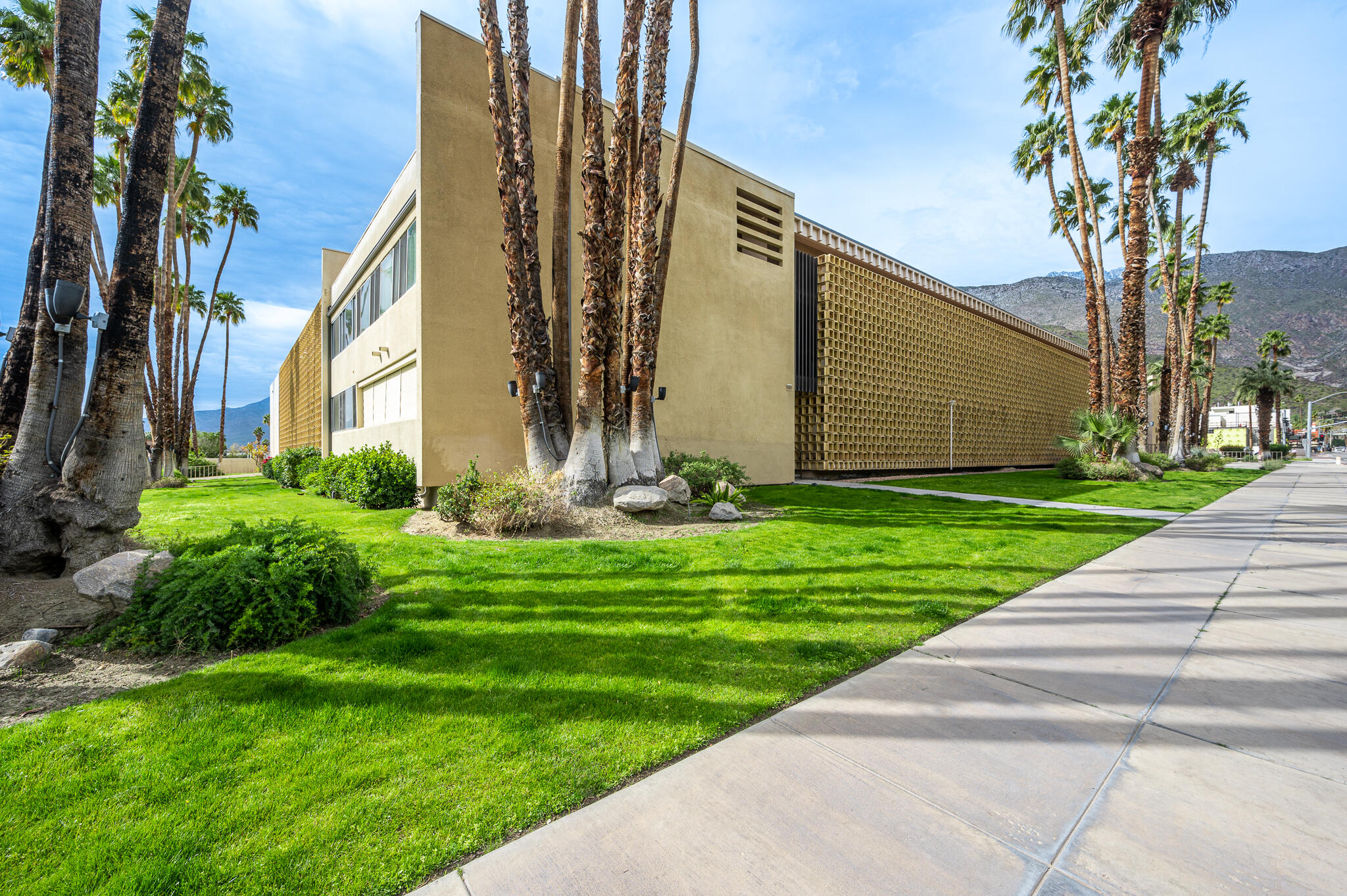 277 East Alejo Road, Unit 113 Palm Springs, CA 92262 - Photo 15 of 27 a view of a back yard of the house