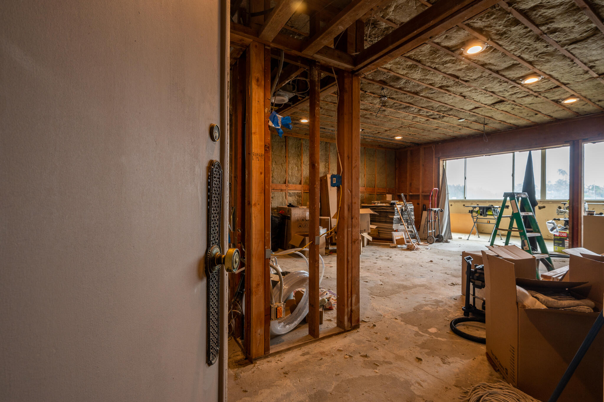 277 East Alejo Road, Unit 113 Palm Springs, CA 92262 - Photo 3 of 27 a view of a room with gym equipment