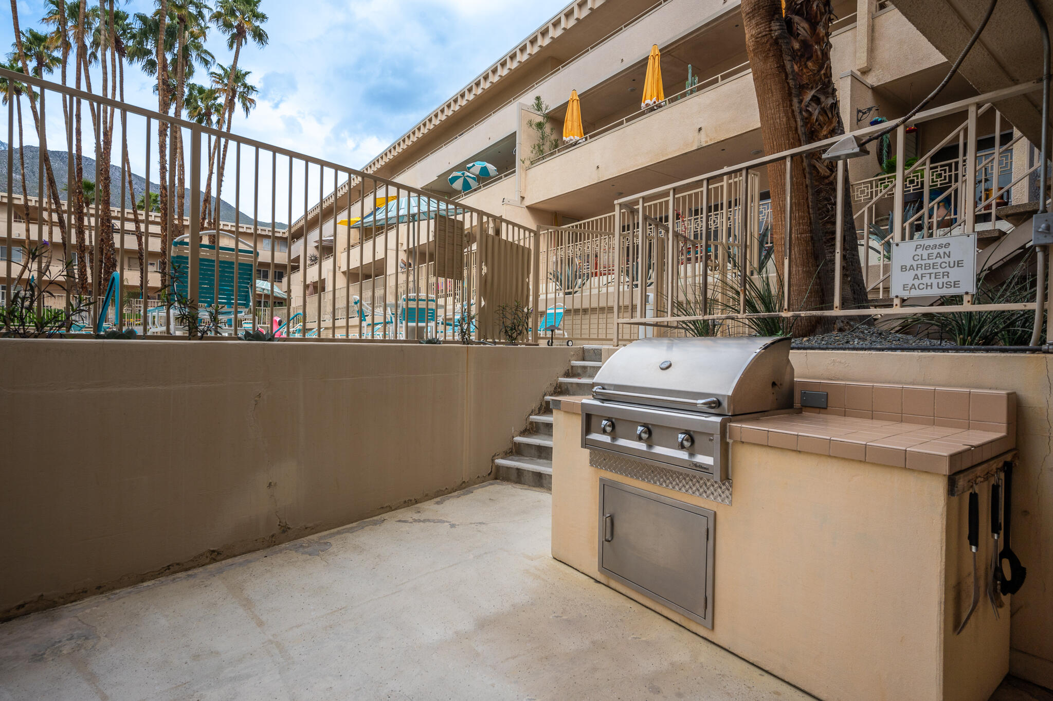 277 East Alejo Road, Unit 113 Palm Springs, CA 92262 - Photo 7 of 27 a kitchen that has a stove and a microwave oven