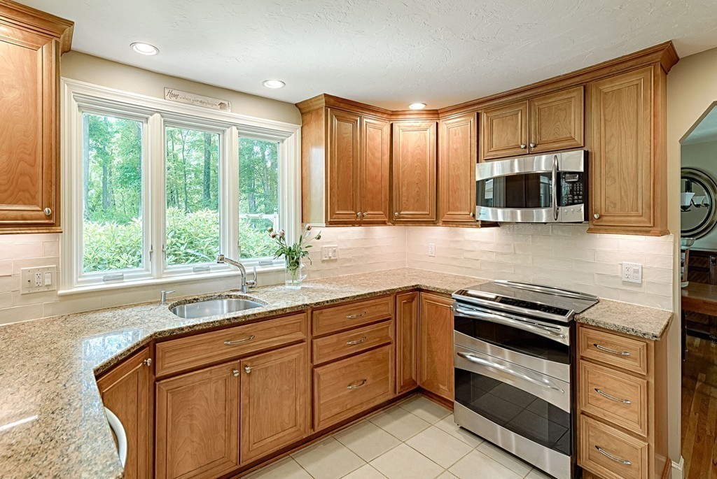 52 Edgewood Road Southborough, MA 01772 - Photo 7 of 26 Gallery Image 7