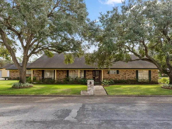 $525,000 | 3012 Encino Avenue, Bay City, TX 77414