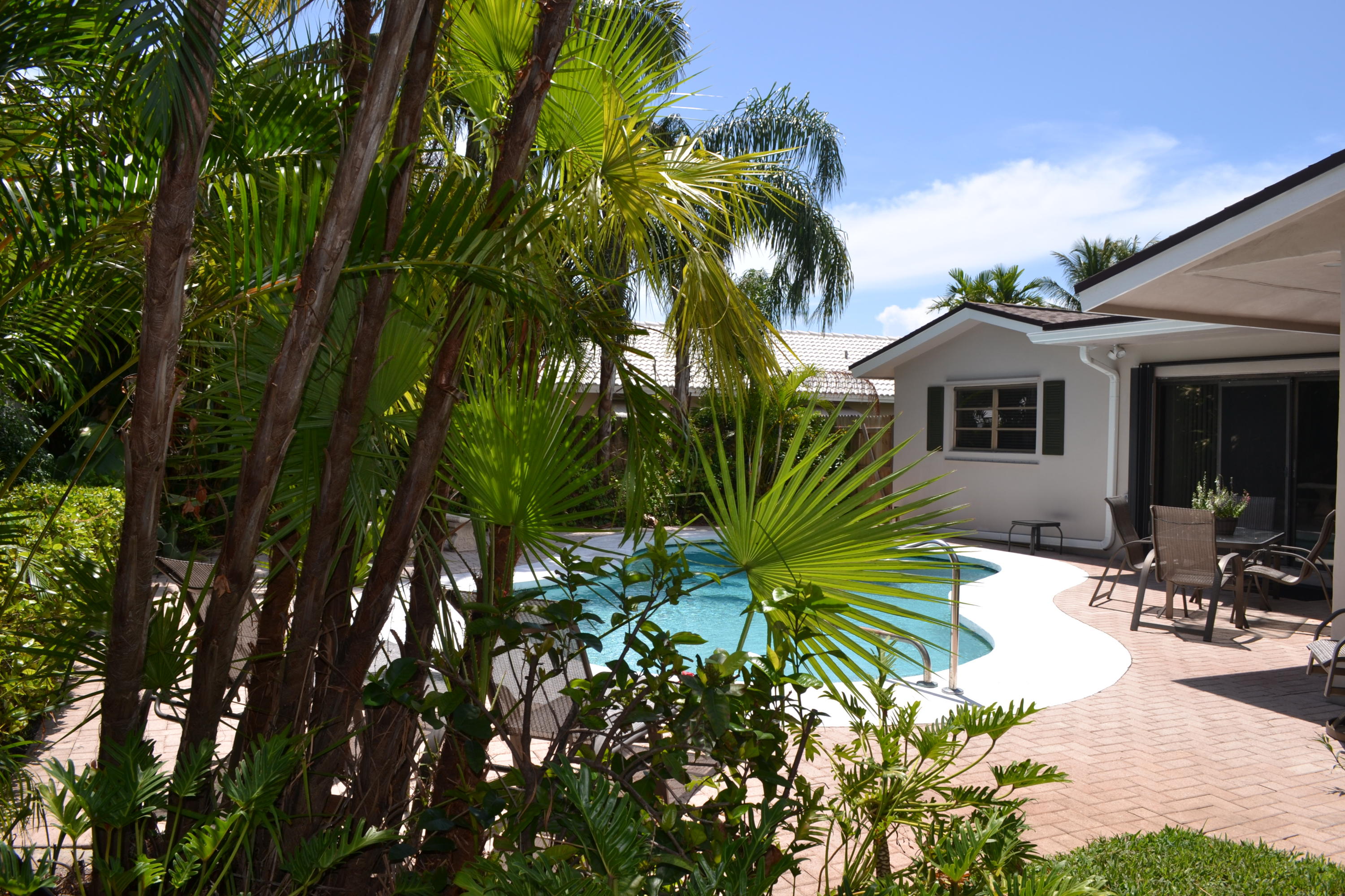 263 Northeast 25th Street Boca Raton, FL 33431 - Photo 3 of 33 Tropical Garden