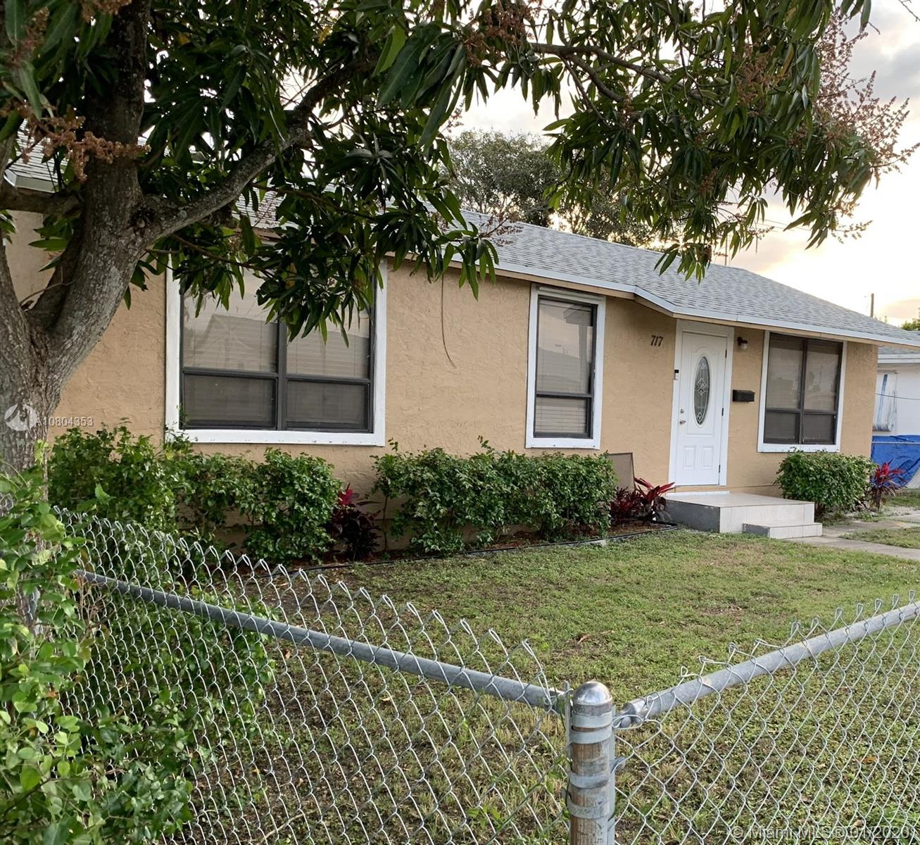 717 West 7th Street Riviera Beach, FL 33404 - Photo 3 of 24
