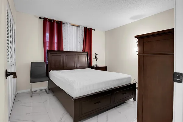 $2,200 | 260 Northwest 76th Avenue, Margate, FL 33063