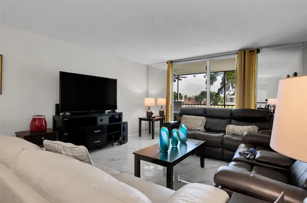 $2,200 | 260 Northwest 76th Avenue, Margate, FL 33063