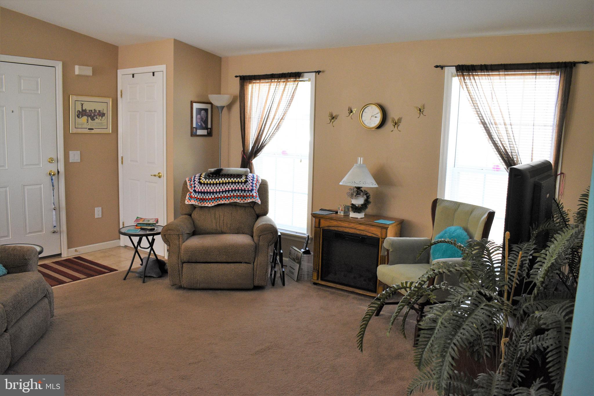49 Cinnamon Drive Conowingo, MD 21918 - Photo 4 of 21 Living Room with Vaulted Ceilings