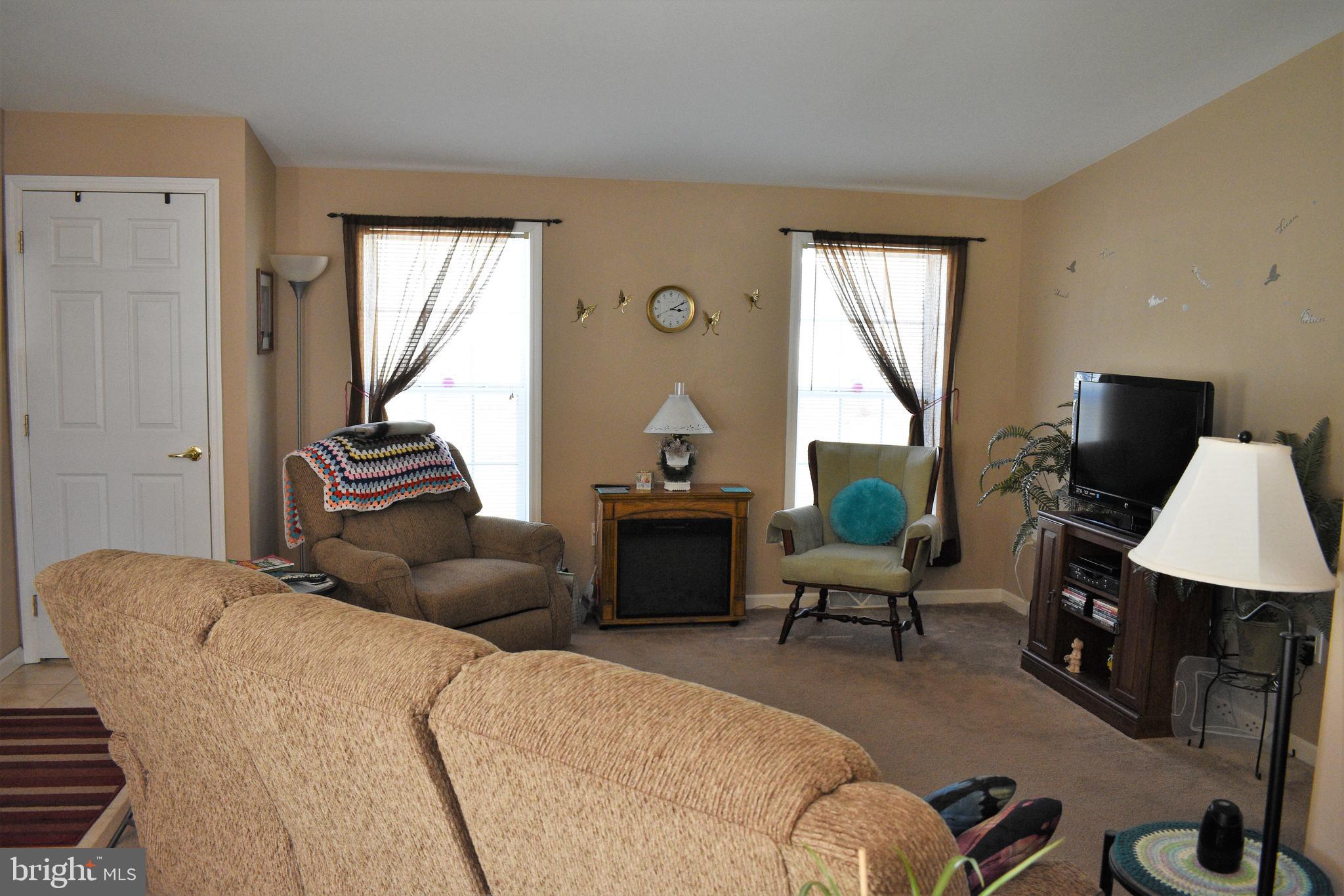 49 Cinnamon Drive Conowingo, MD 21918 - Photo 5 of 21 Living Room with Vaulted Ceilings