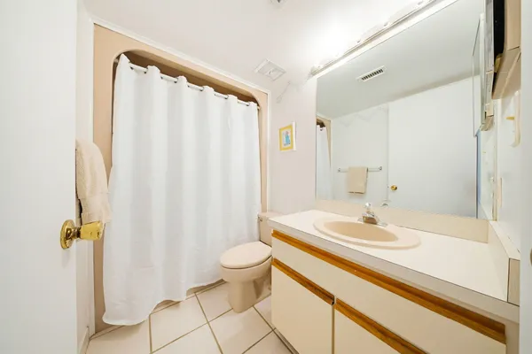 a very nice looking room with a chair
