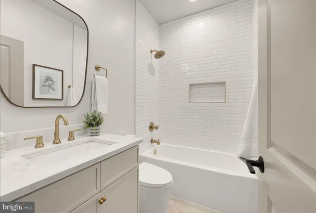 $1,395,000 | 2422 North Capitol Street Northwest, Washington, DC 20002