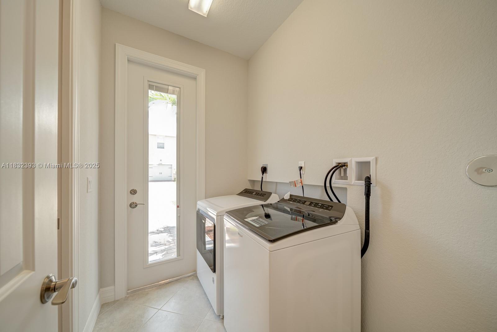 1280 Eucalyptus Drive, Unit 4 Hollywood, FL 33021 - Photo 10 of 36 a utility room with dryer and washer