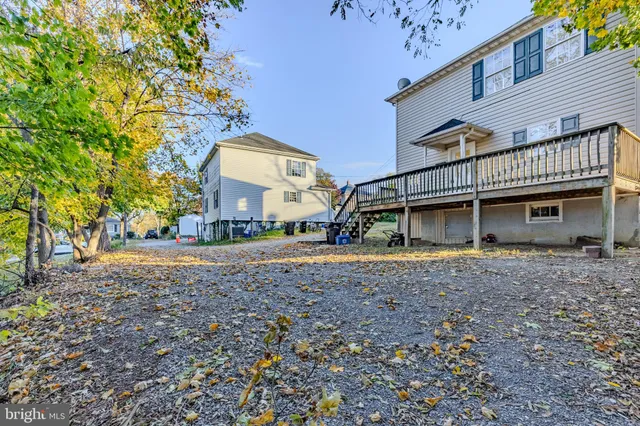 a view of a house with a back yard