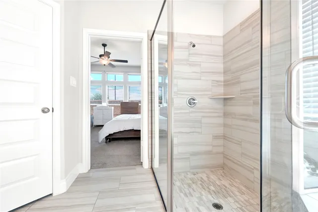 a en suite bathroom with a shower