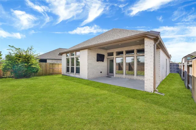 a view of a house with a backyard