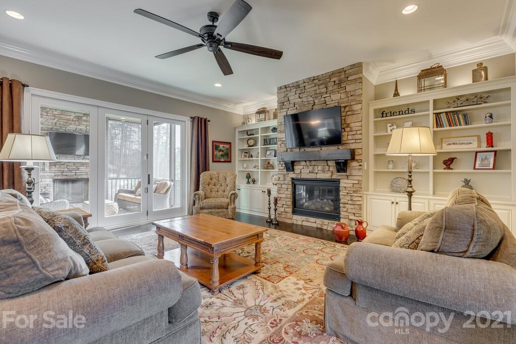612 Zinnia Way Tega Cay, SC 29708 - Photo 12 of 48 Gallery Image 12