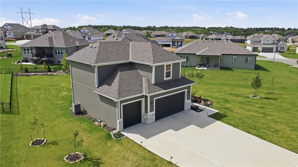 18833 Bittersweet Dr Spring Hill Spring Hill, KS 66083 - Photo 3 of 50