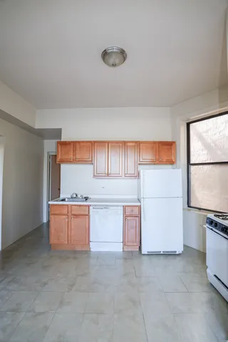 $2,300 | 703 West Willow Street, Unit 2B, Chicago, IL 60614