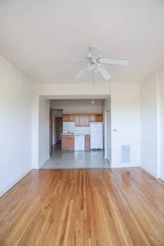 $2,300 | 703 West Willow Street, Unit 2B, Chicago, IL 60614