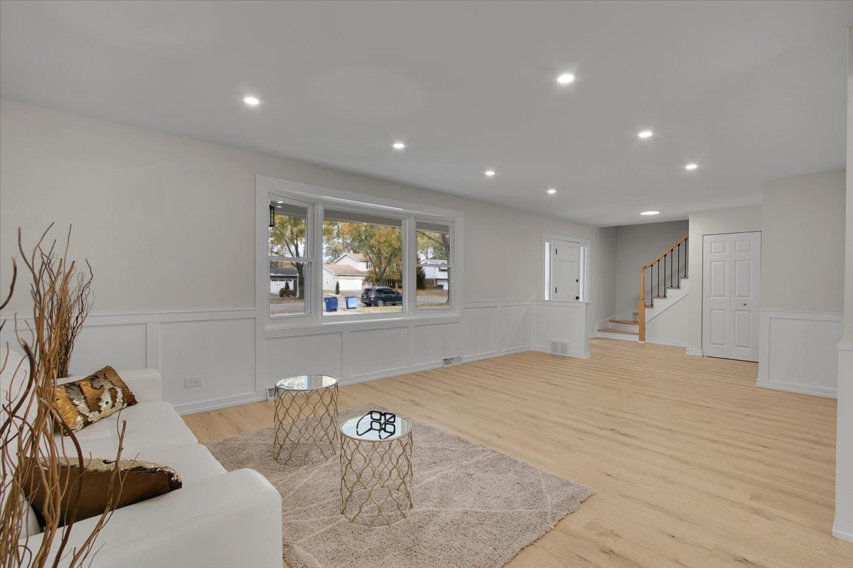 1109 71st Street Darien, IL 60561 - Photo 12 of 41 a view of an entryway with couch