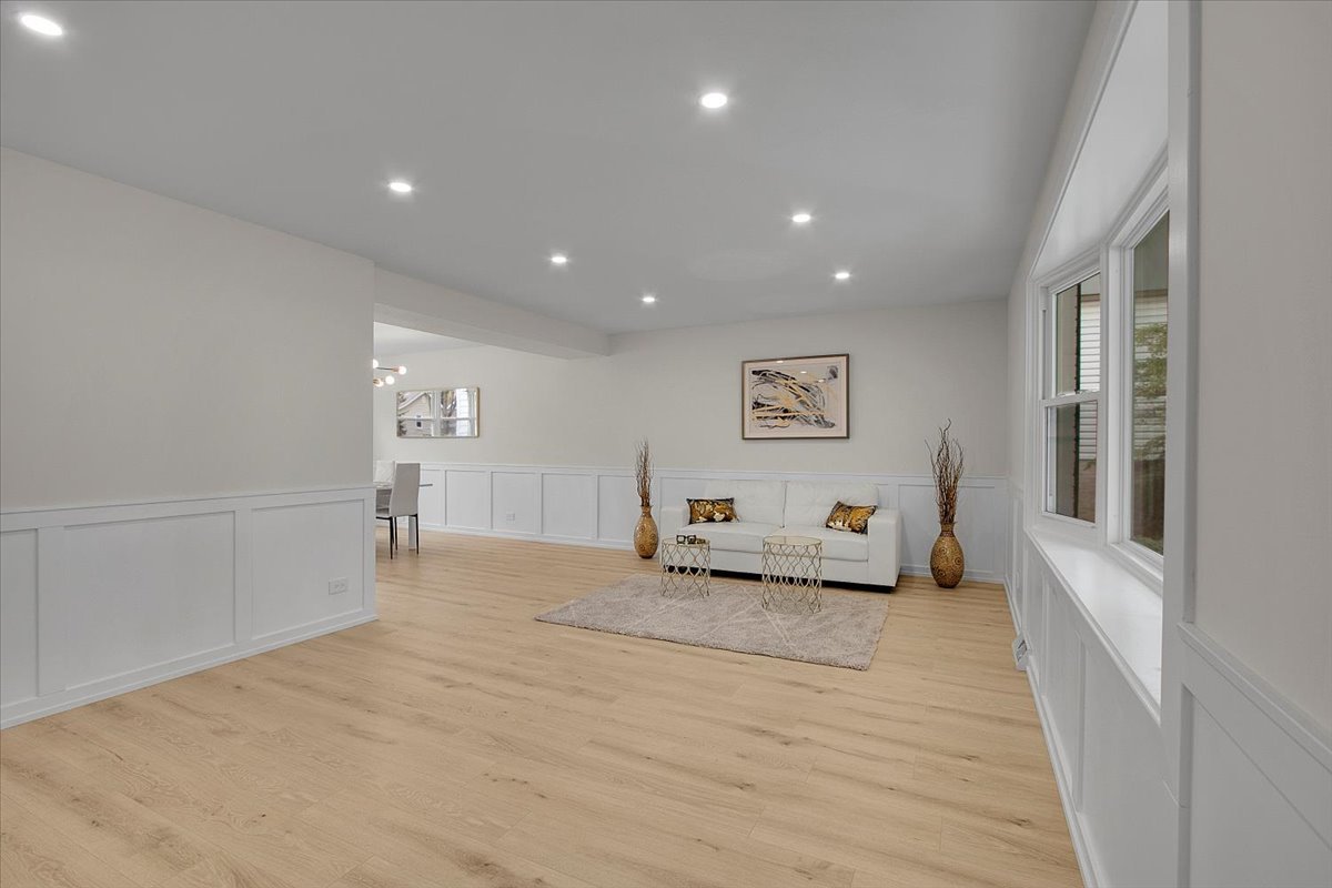 1109 71st Street Darien, IL 60561 - Photo 7 of 41 a view of a livingroom with a furniture
