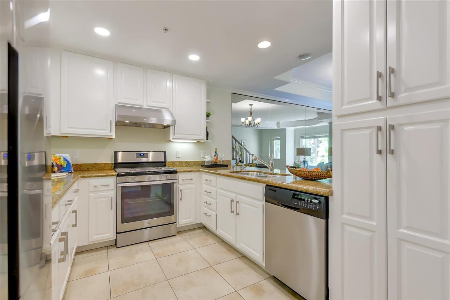 2215 Raspberry Lane Mountain View, CA 94043 - Photo 13 of 34 Gallery Image 13