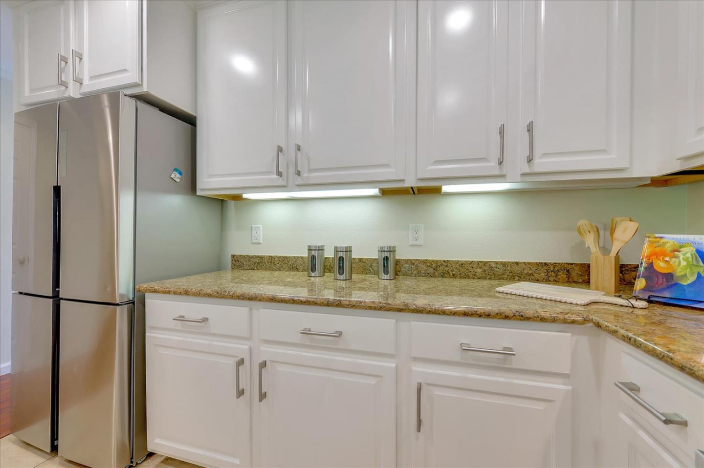 2215 Raspberry Lane Mountain View, CA 94043 - Photo 14 of 34 Gallery Image 14