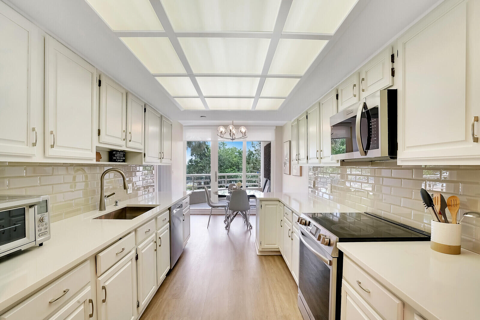 4101 North Ocean Boulevard, Unit D207 Boca Raton, FL 33431 - Photo 12 of 38 Eat-In Kitchen