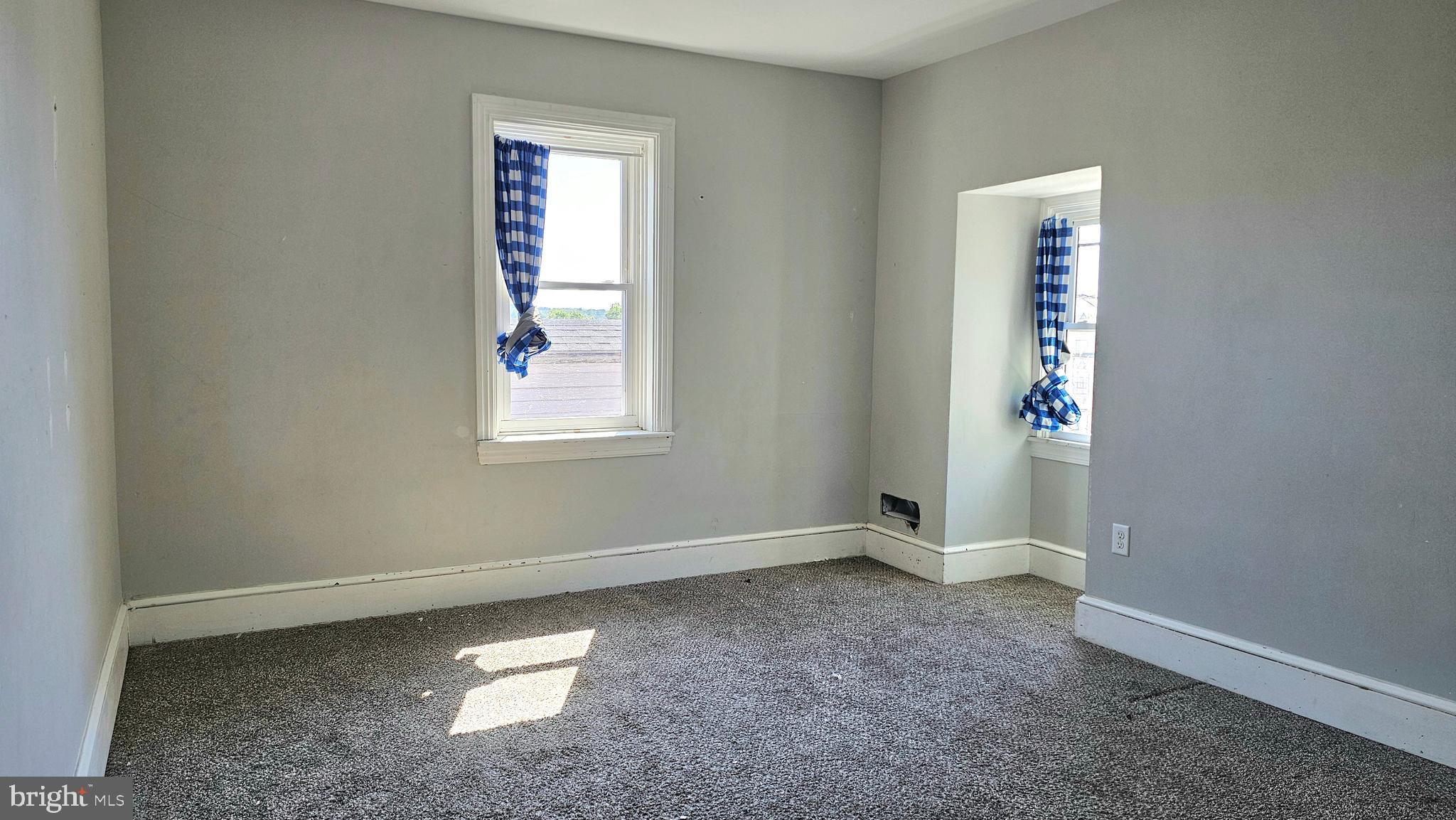 332 Perry Street Columbia, PA 17512 - Photo 23 of 31 an empty room with windows