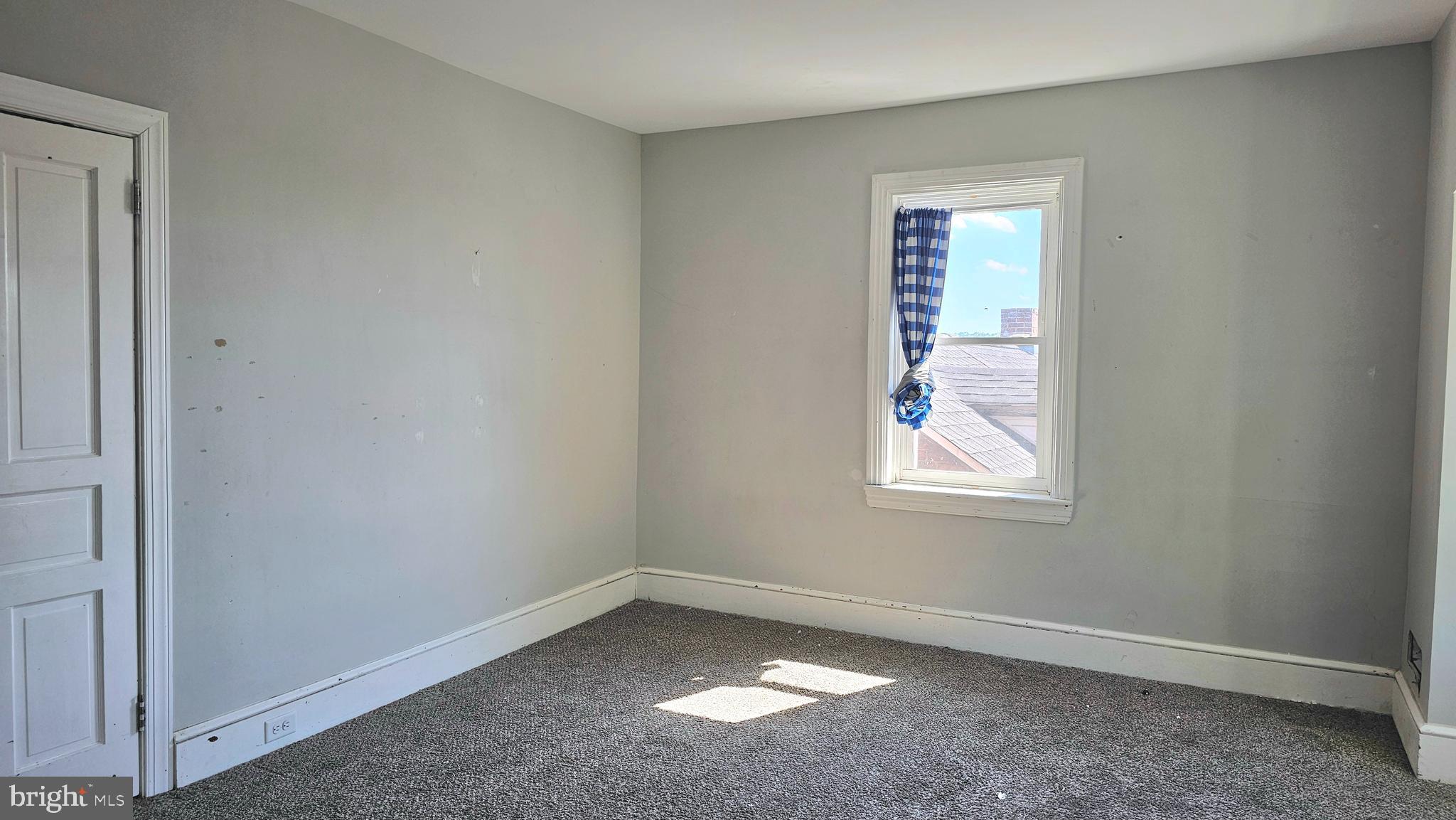 332 Perry Street Columbia, PA 17512 - Photo 25 of 31 an empty room with windows