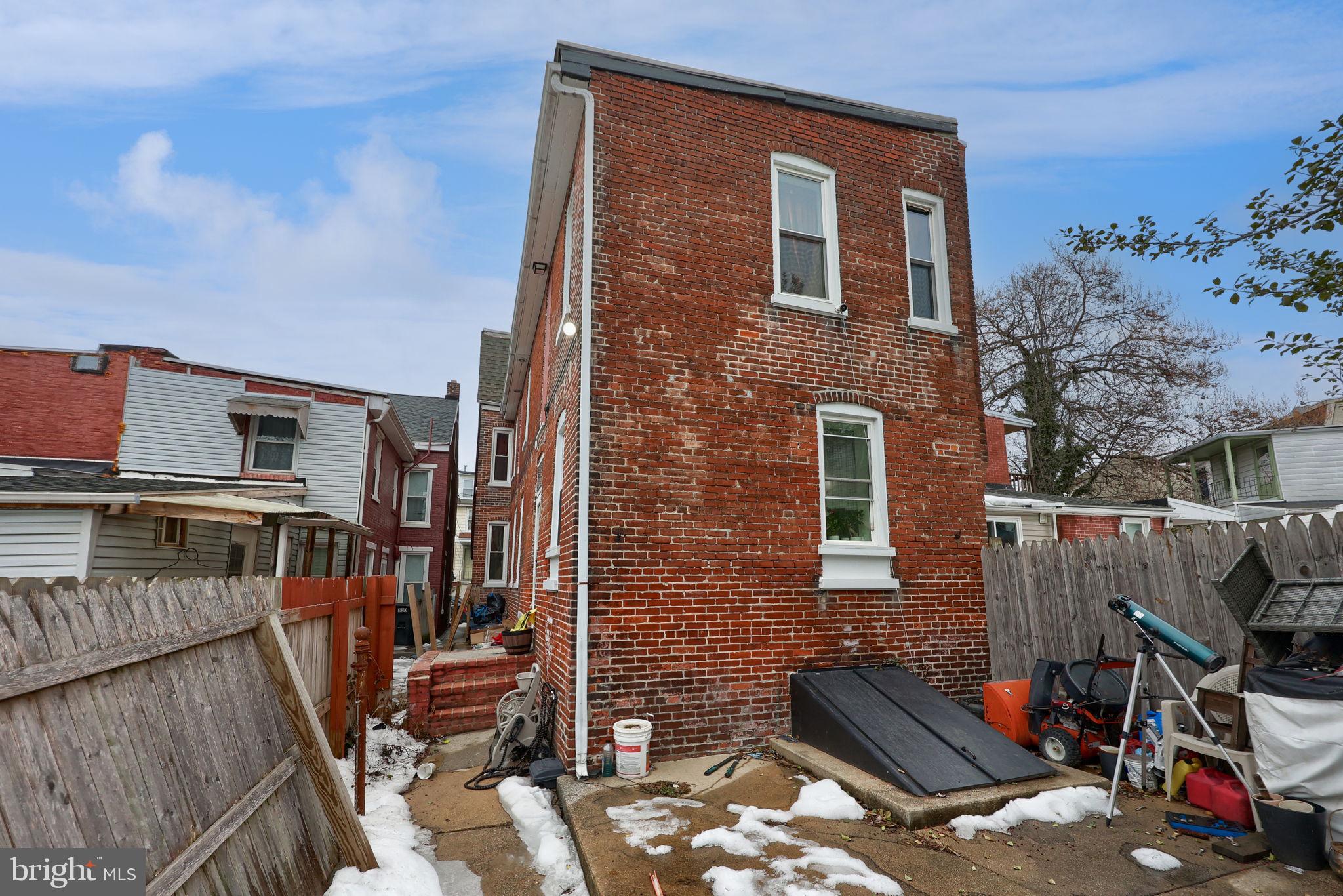 332 Perry Street Columbia, PA 17512 - Photo 34 of 37 a backyard of a house with seating space