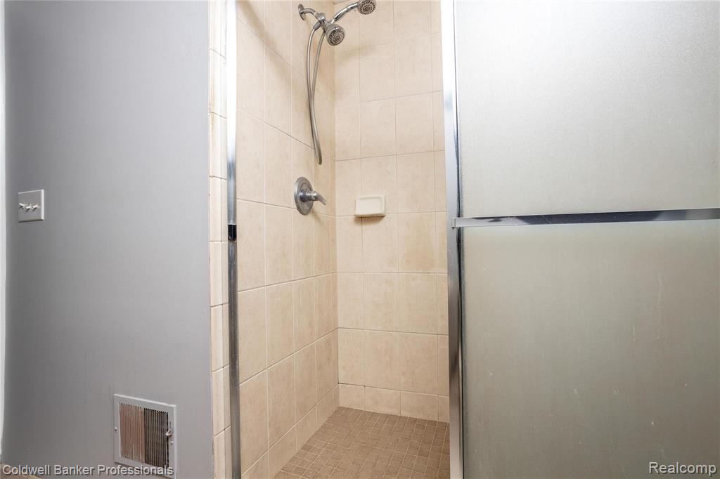 966 Nottingham Road, Unit 968 Grosse Pointe Park, MI 48230 - Photo 15 of 16
