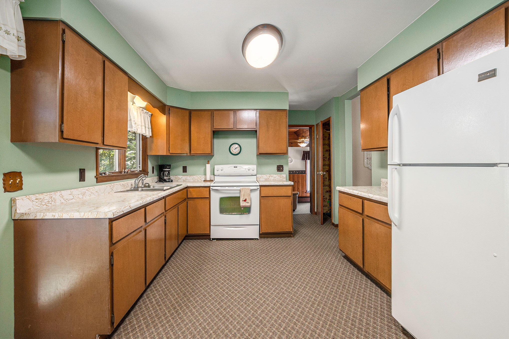 5291 West Angling Road Ludington, MI 49431 - Photo 9 of 37 kitchen
