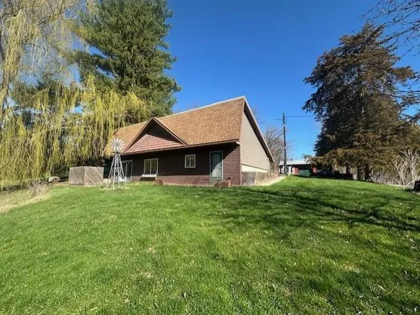 $270,000 | 33704 COUNTY 25 North, Peterson, MN 55962