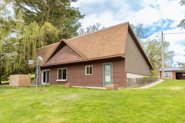 $270,000 | 33704 COUNTY 25 North, Peterson, MN 55962