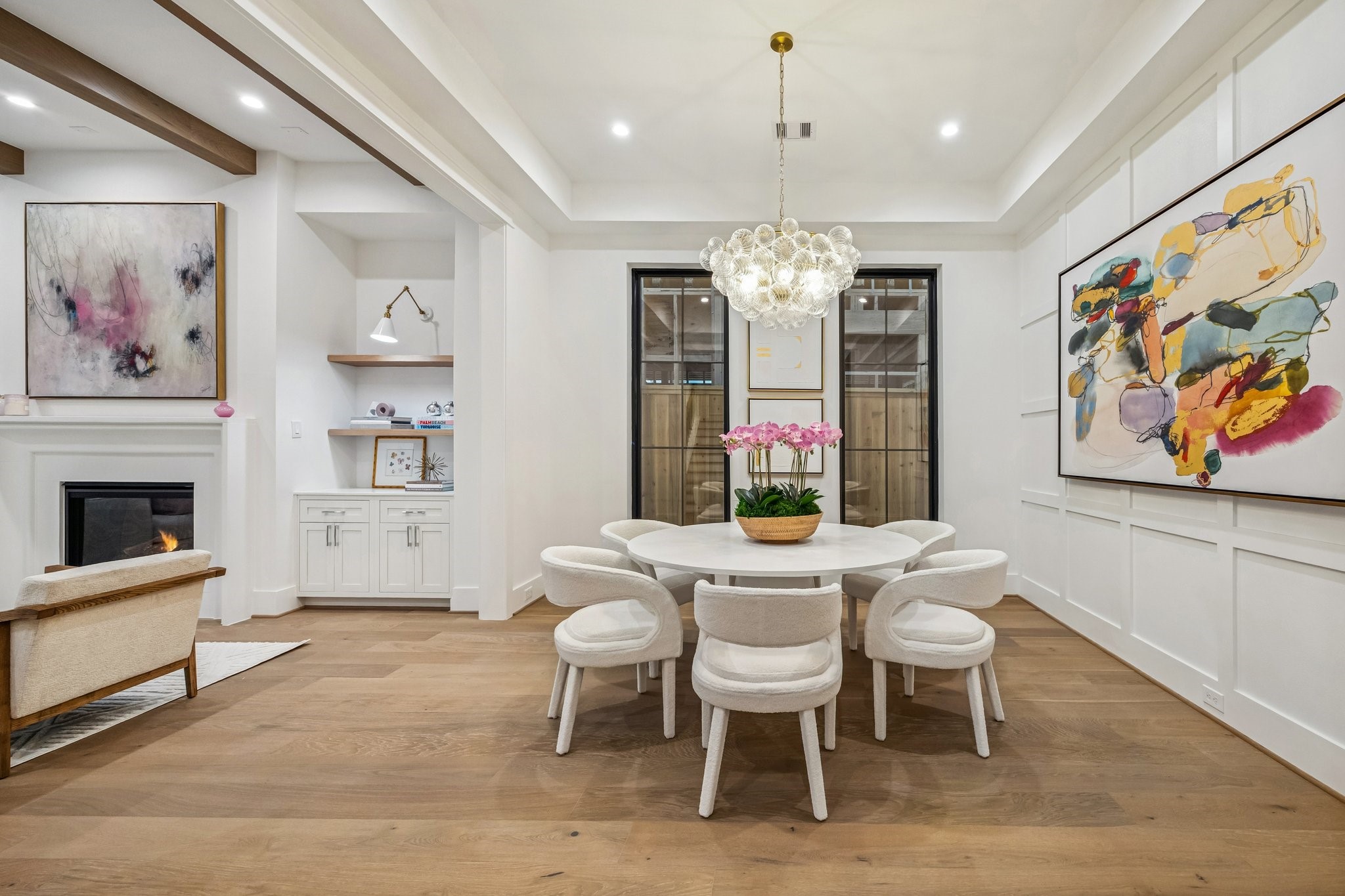 1204 West Drew Street Houston, TX 77006 - Photo 8 of 32 There is also incredible trim work on the South wall of the Dining Room.
