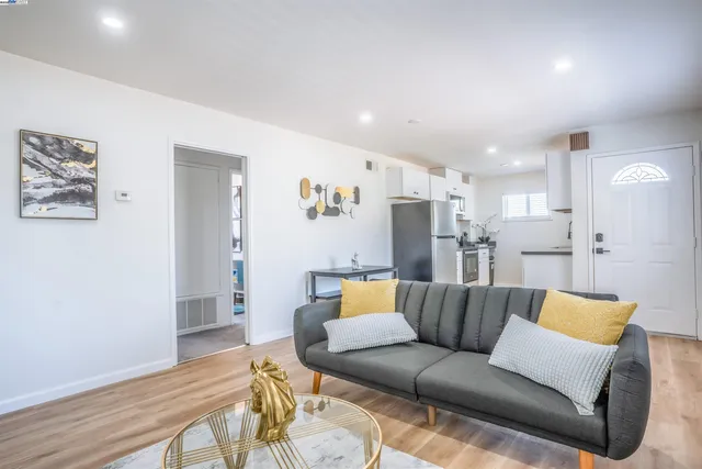 $1,199,000 | 3086 Capp Street, Oakland, CA 94602