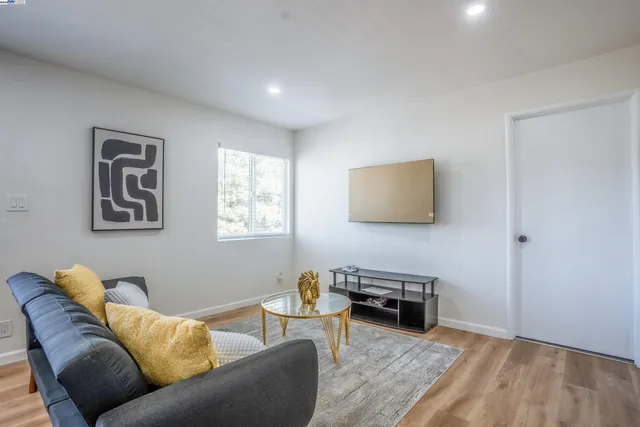 $1,199,000 | 3086 Capp Street, Oakland, CA 94602