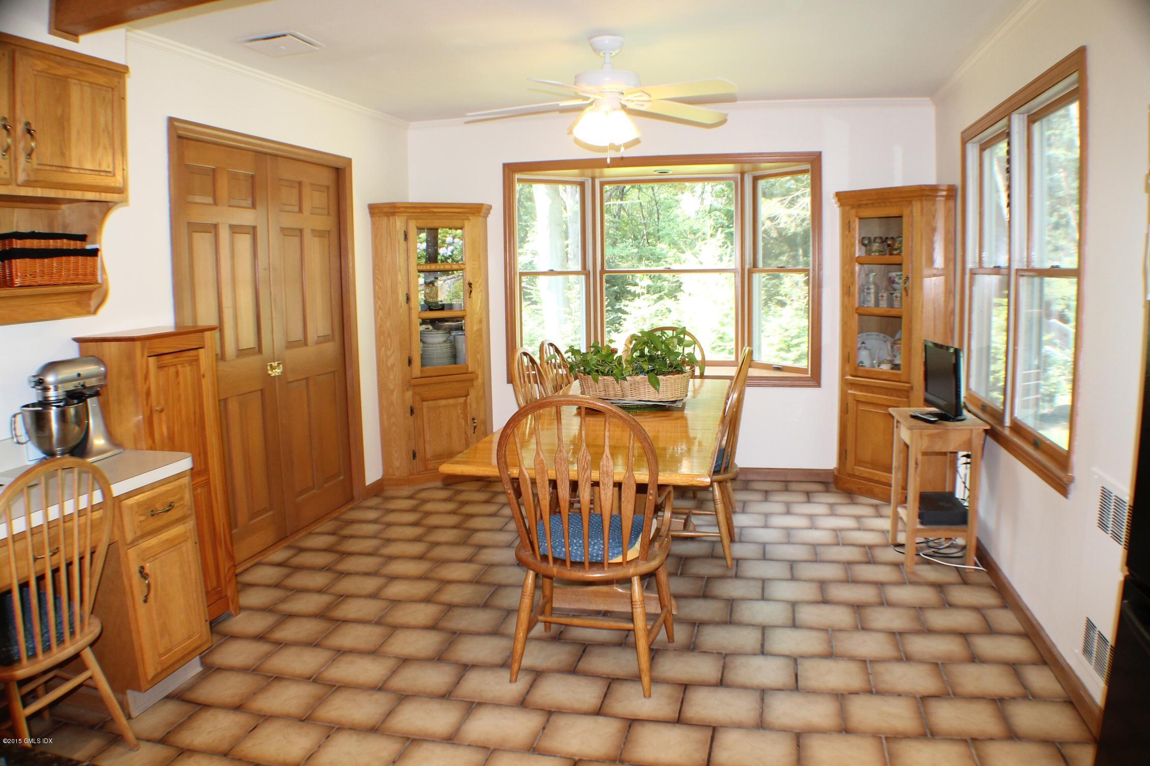 237 Chestnut Hill Road Stamford, CT 06903 - Photo 9 of 18 a dining room with furniture and window