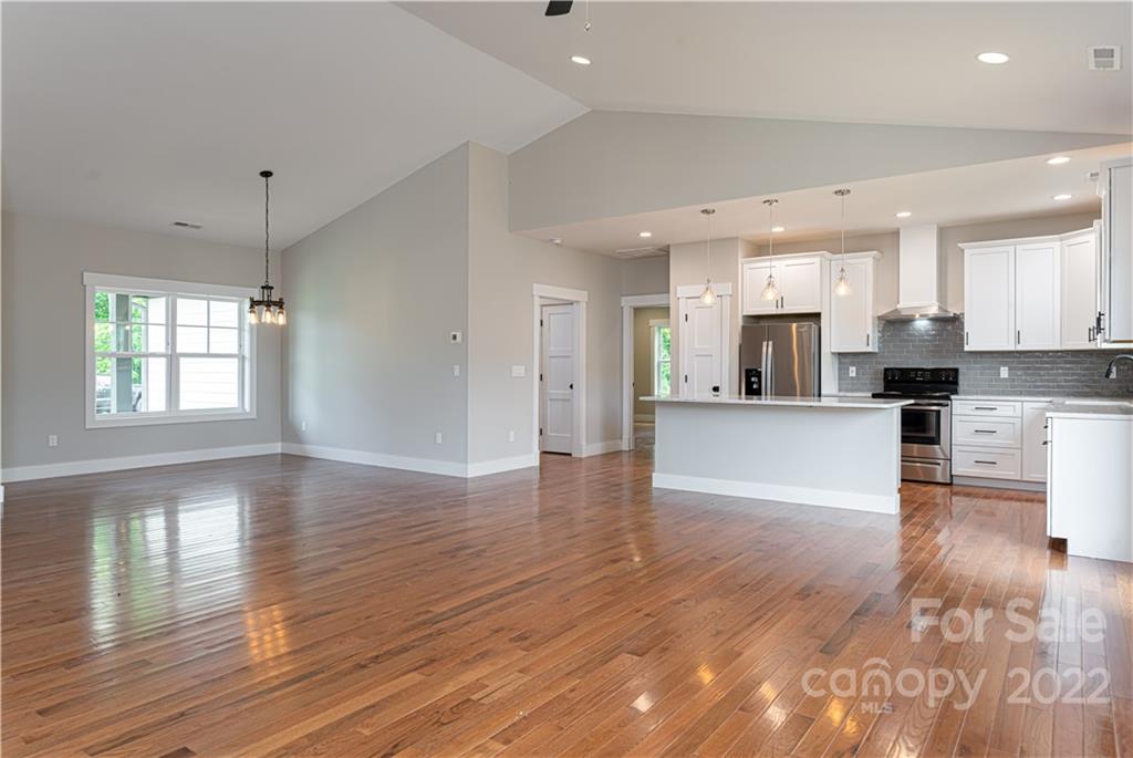 11 Moss Road Weaverville, NC 28787 - Photo 7 of 39 Gallery Image 7